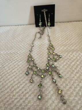 Costume Jewelery Necklace Set -